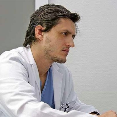 Guy Cooper de Combat entrevista al oncólogo quirúrgico Juan José Segura Sampedro